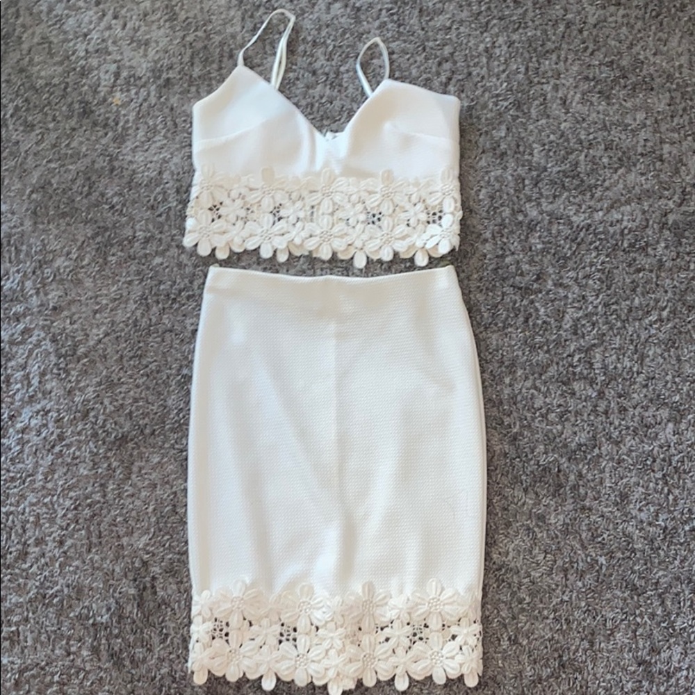 White floral 2 piece